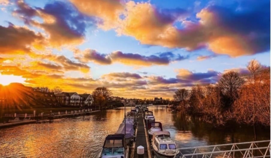 Teddington Lock & the Footbridges, riverside walk in Teddington